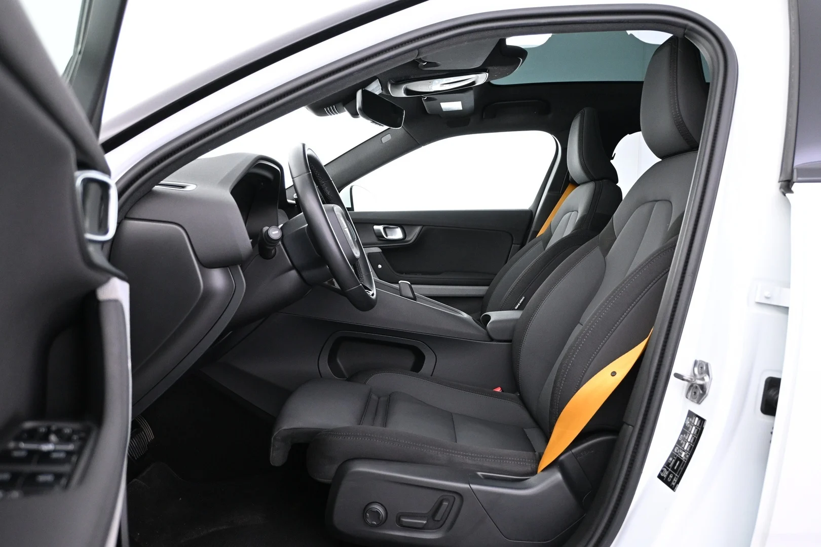 Car Image - LCzTpYPyAqGIkZJG0X8IP