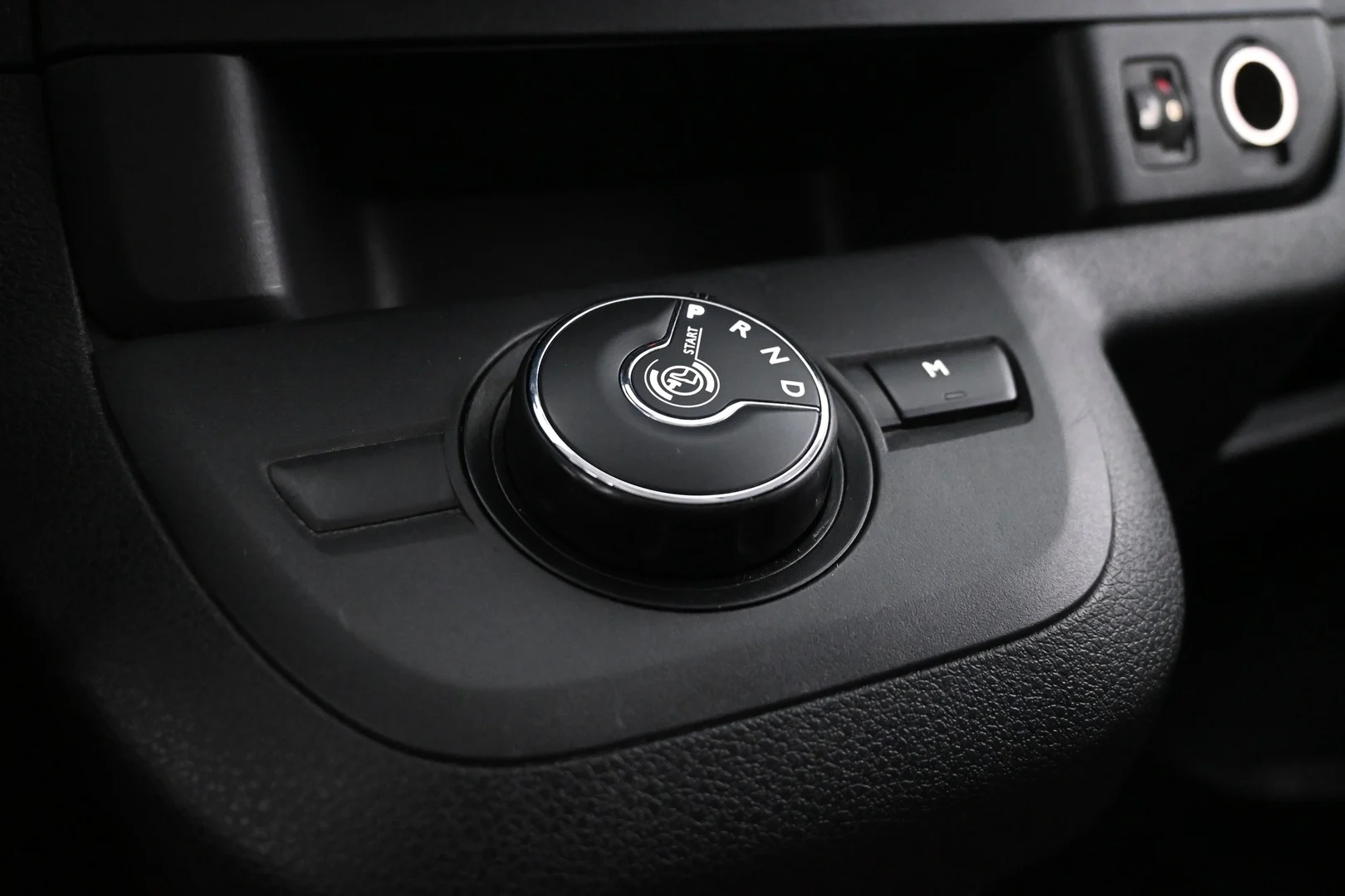 Car Image - 9EoCrdpPeERf2IDfE0FAm