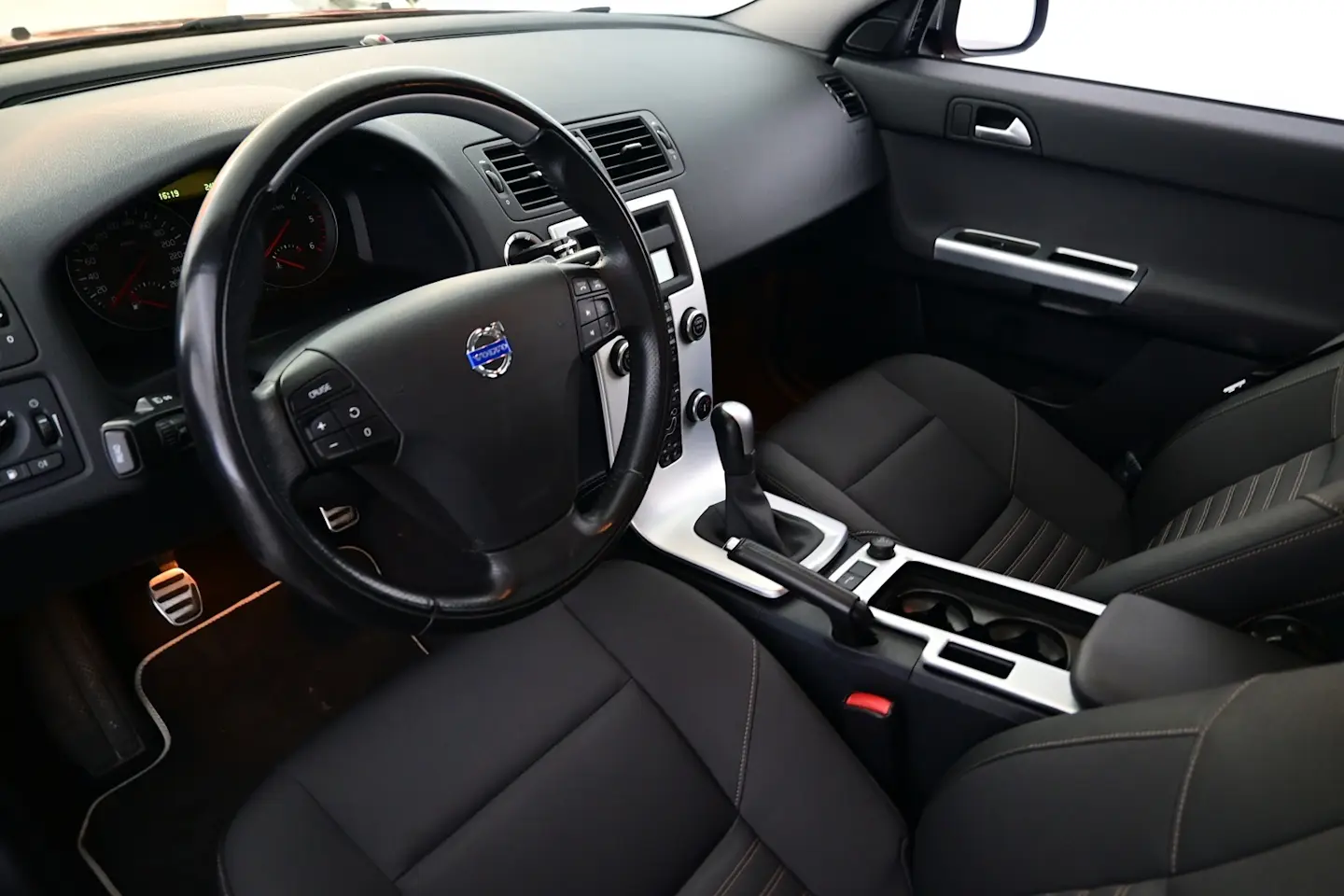 Car Image - 4Ibmovc0jOECYtMgzS9M64