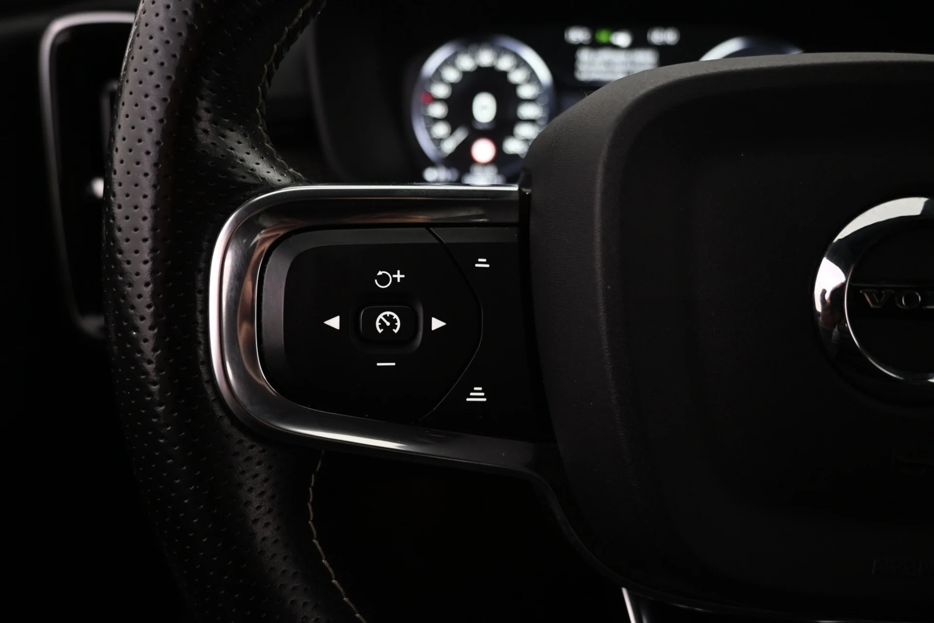 Car Image - 1LO32Q4XUIiU3pkQYiJ5eV