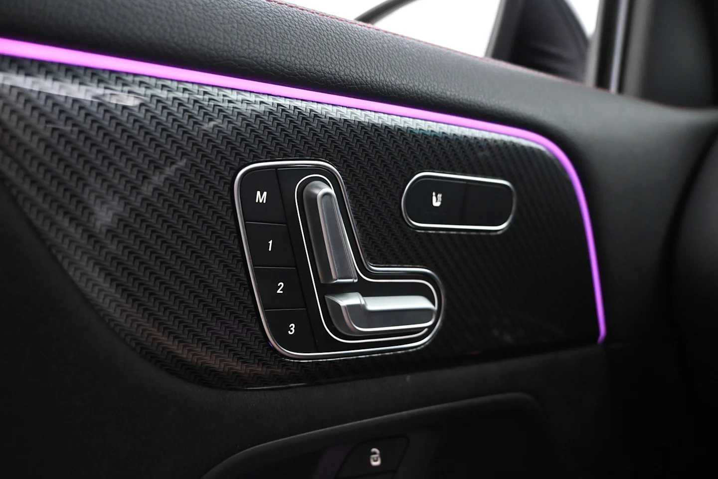 Car Image - 1UJPwY4p9HL2BvR3OZMHiZ