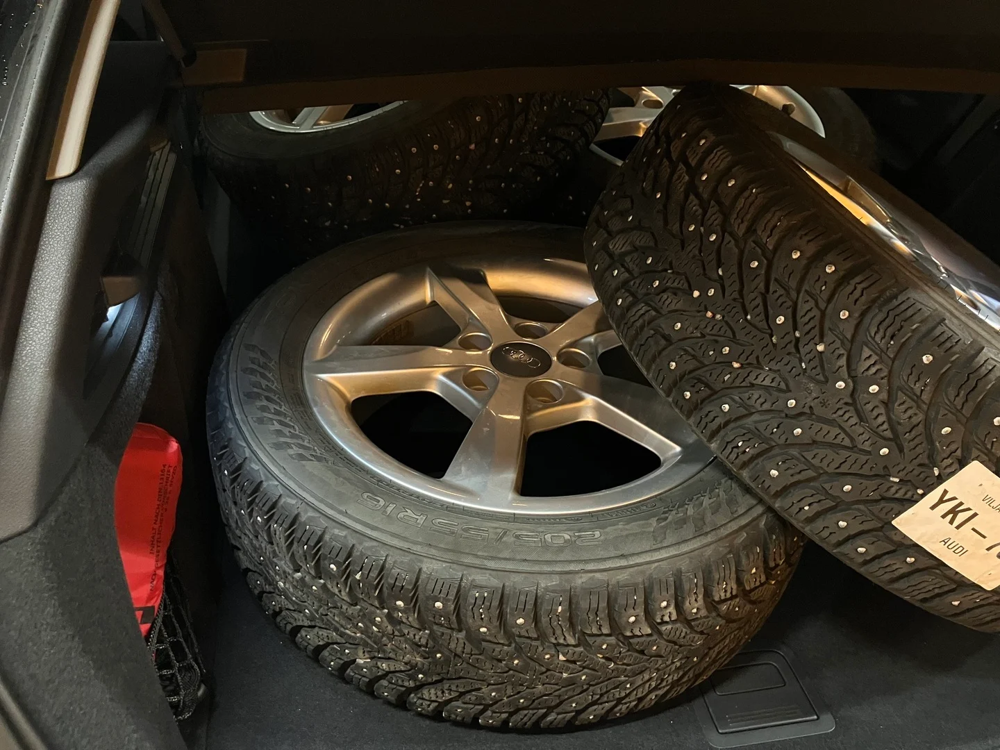 Car Image - 5ol048nfu8iIsw3NGYTTuf