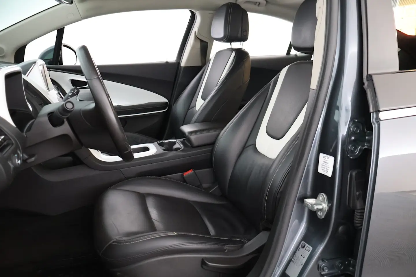 Car Image - 4WYf66vOo9XGFezRqtRTK2
