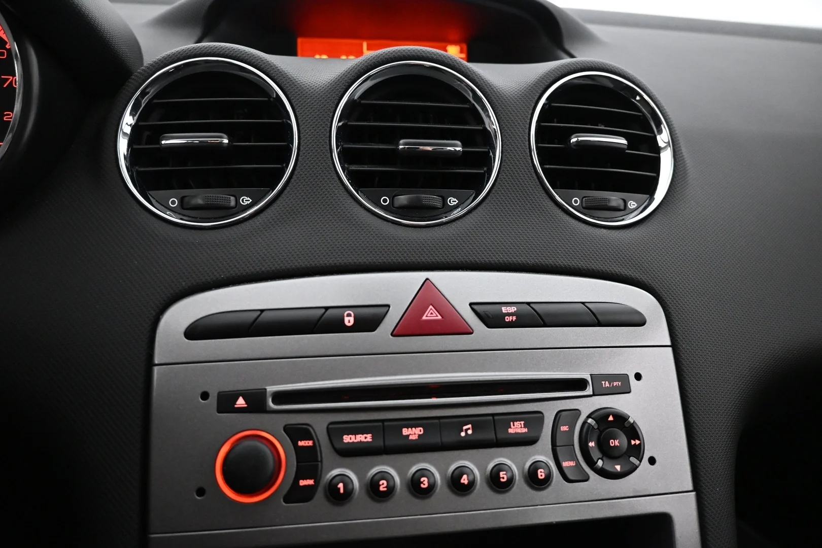 Car Image - UAWamKTKQ601PIKZQXagt