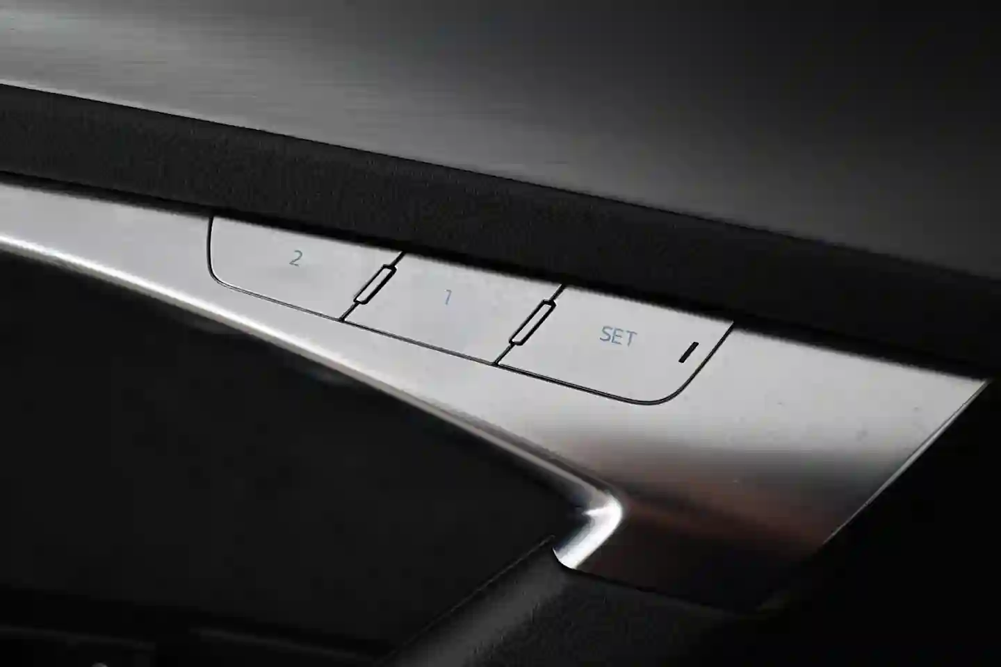 Car Image - DQGC945X4wOgbmkW1apdb