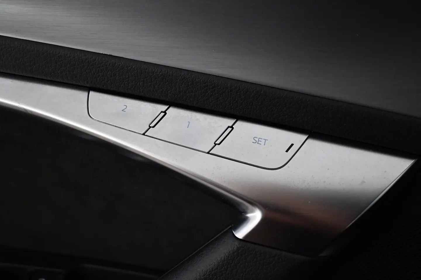 Car Image - DQGC945X4wOgbmkW1apdb