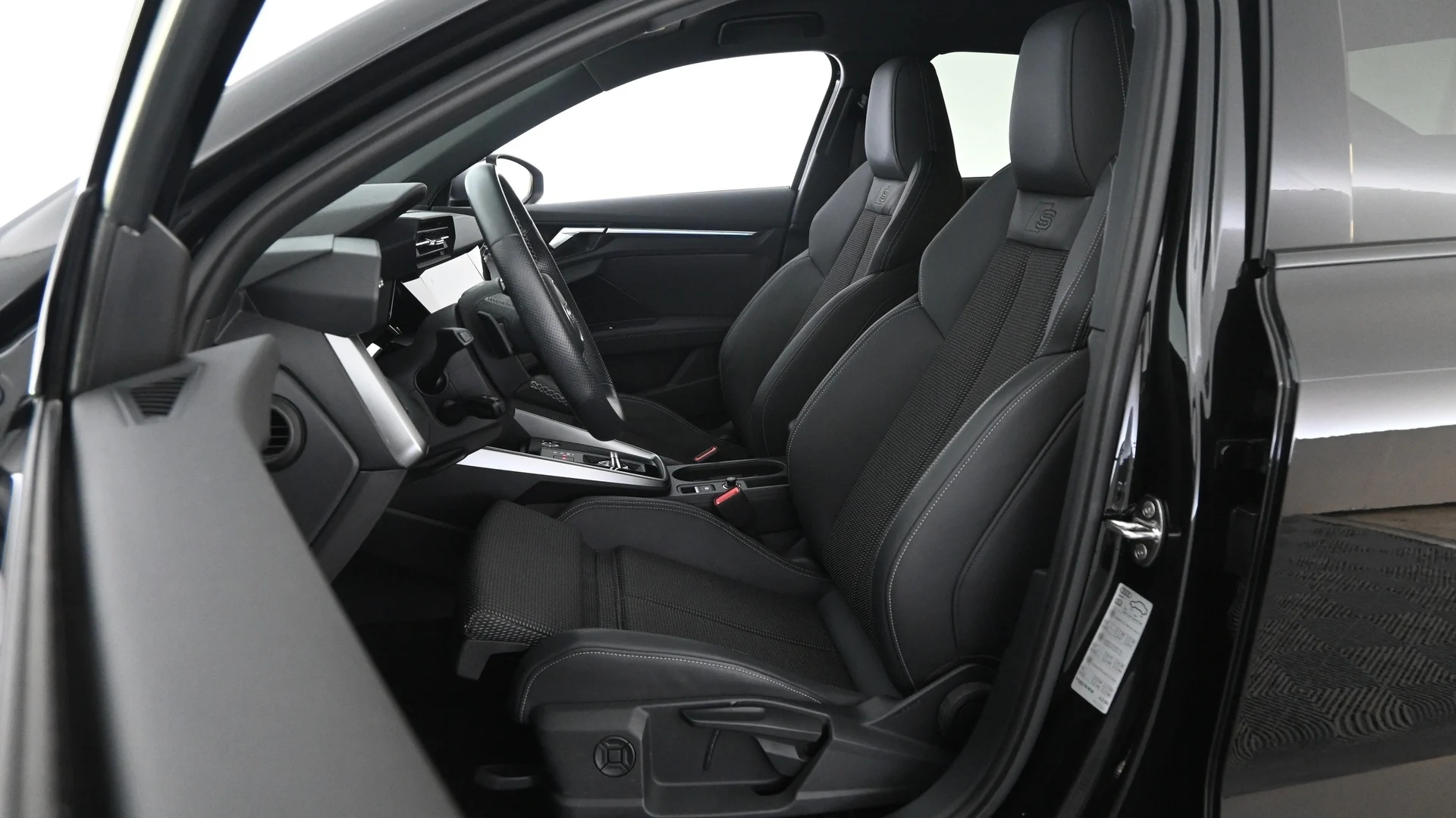Car Image - W4jTmISOicVvcuQDXZ37T