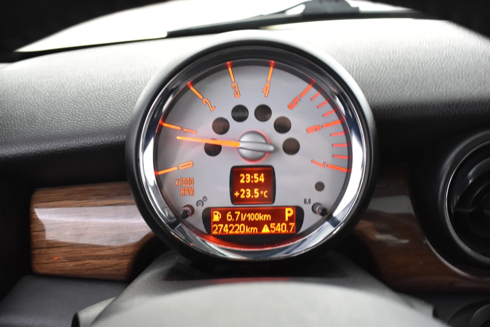 Car Image - 44M3Uwio37nICO6c0tV7Cb