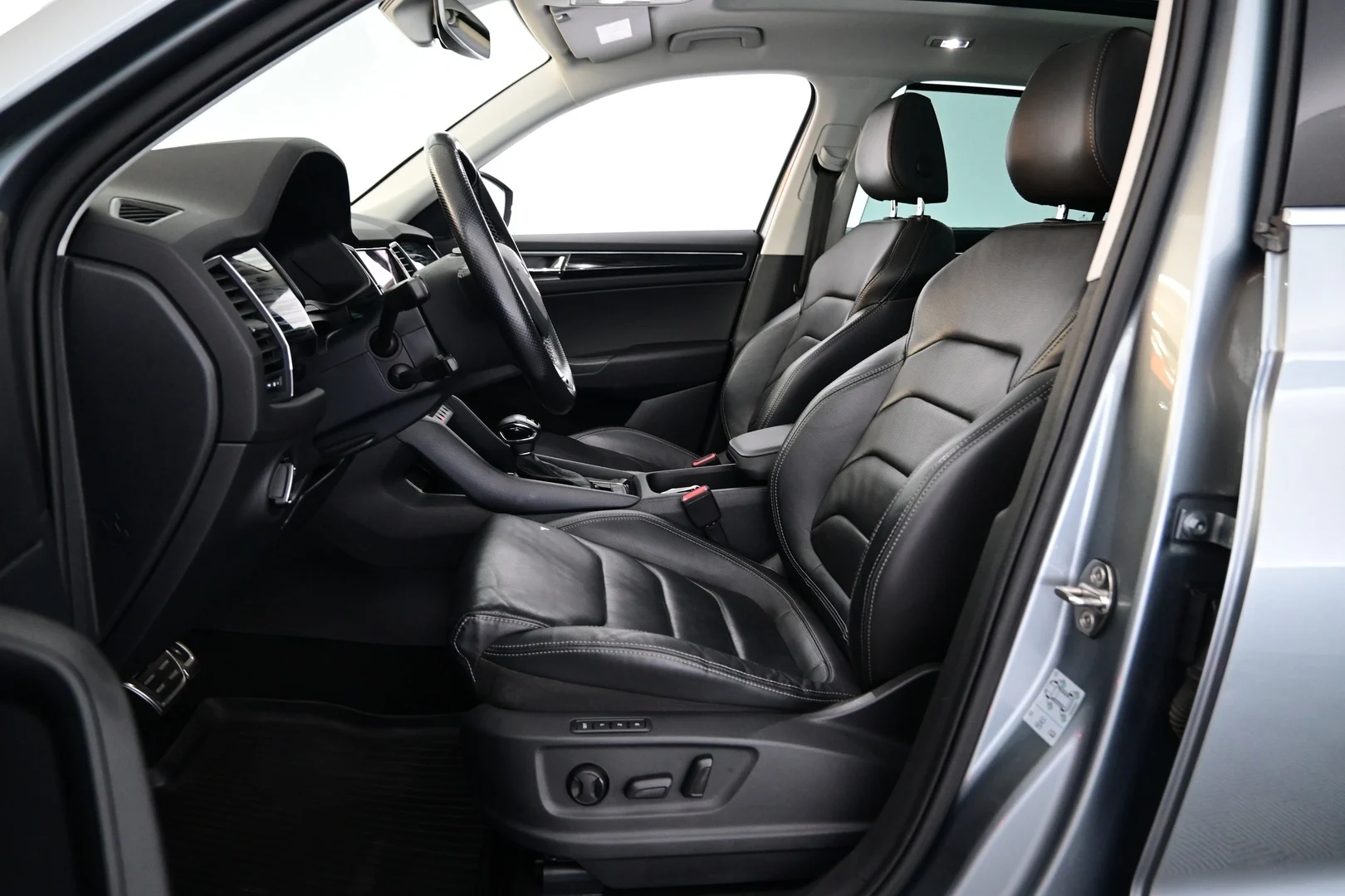 Car Image - 6PUJsTPH1ik7dbEvHgATuY