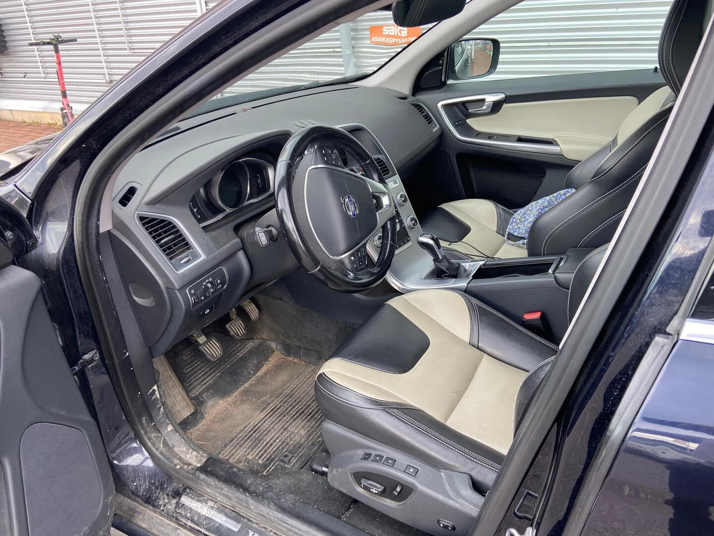Car Image - 4bYq9UoQ8lRd1jHMyWqcpL