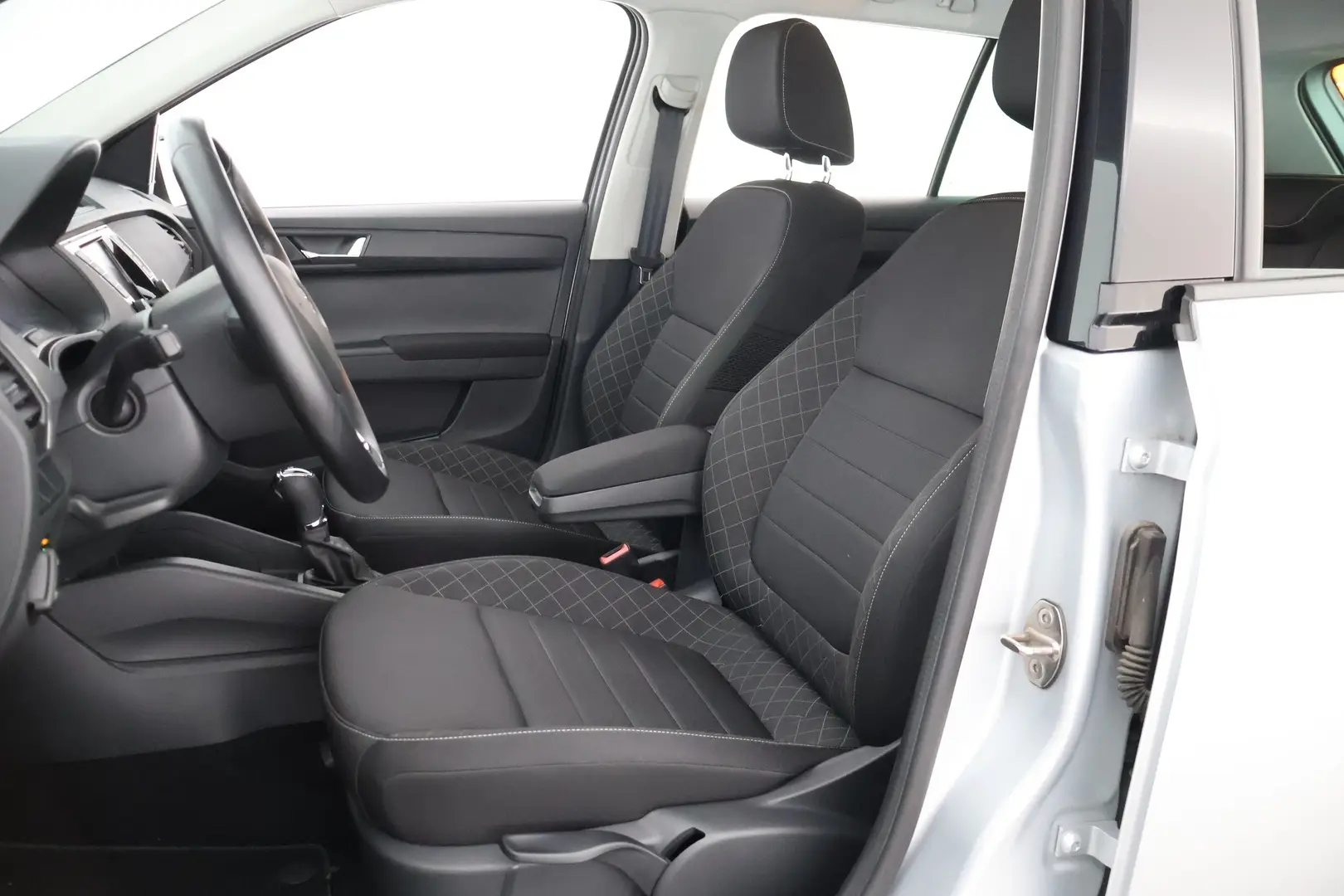 Car Image - 7kMjx4Dv79WuI4WlAObiil
