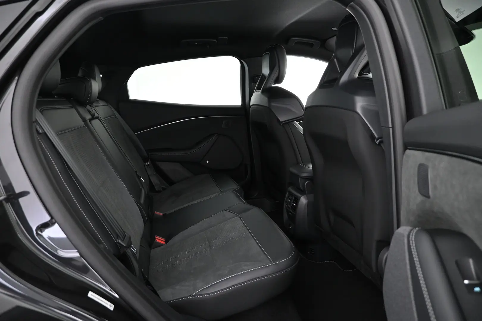 Car Image - 6ODEnjzBnzn9LsdZx6IU61