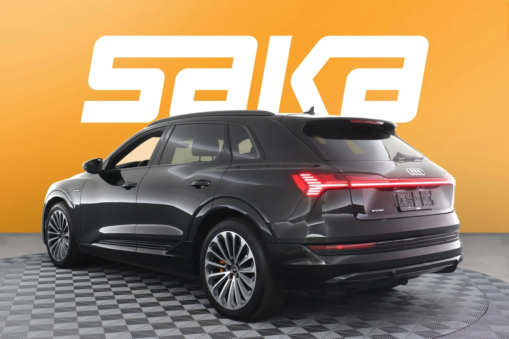 Car Image - 374CIl4GnTDsLr9HBTC0RS
