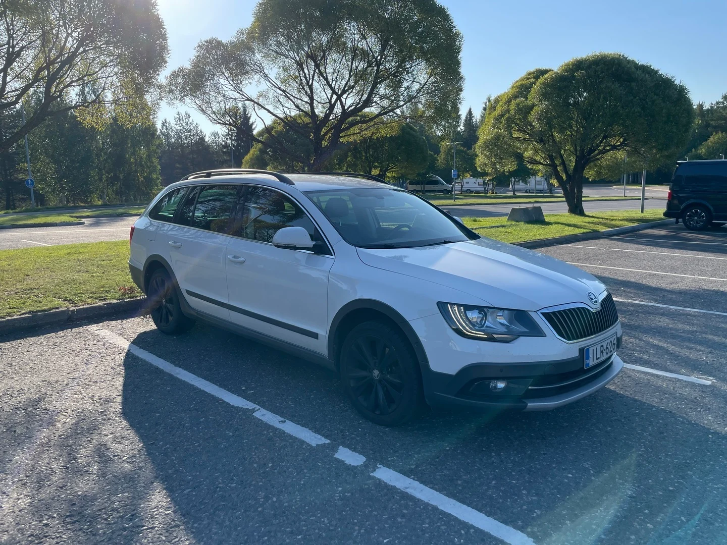 Car Image - 7z4dhAuE9WrRj2rdvvbE50