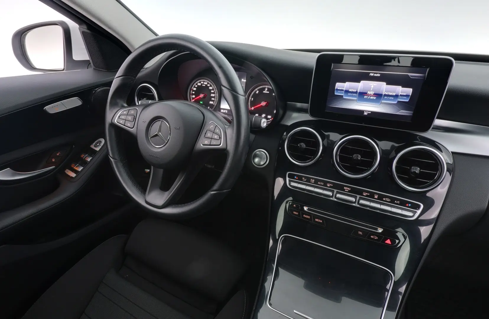 Car Image - 5VS7fayk0LD7kBu2bdYdv8