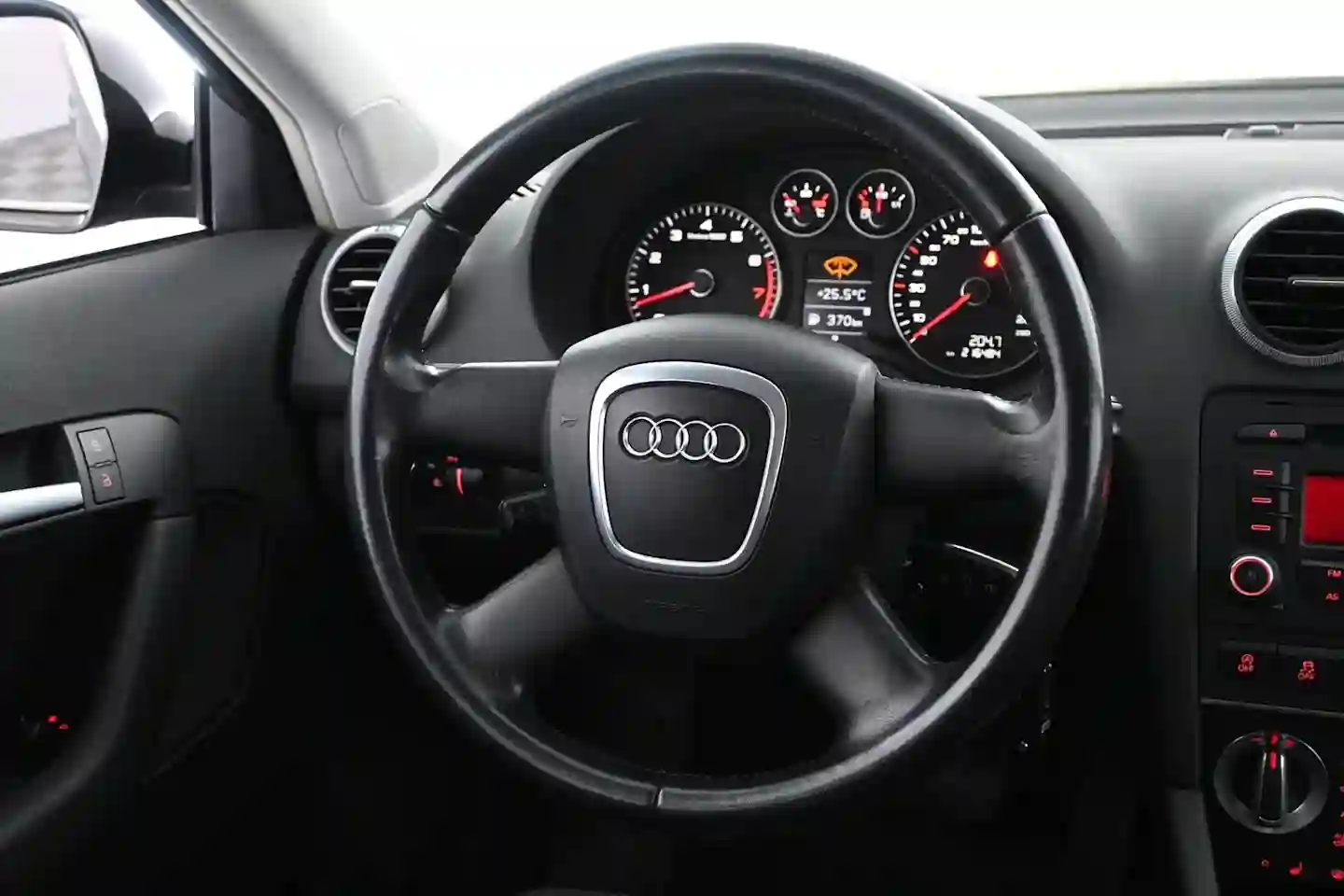 Car Image - 2kCL4xnrn2DbkslX2YoTpR