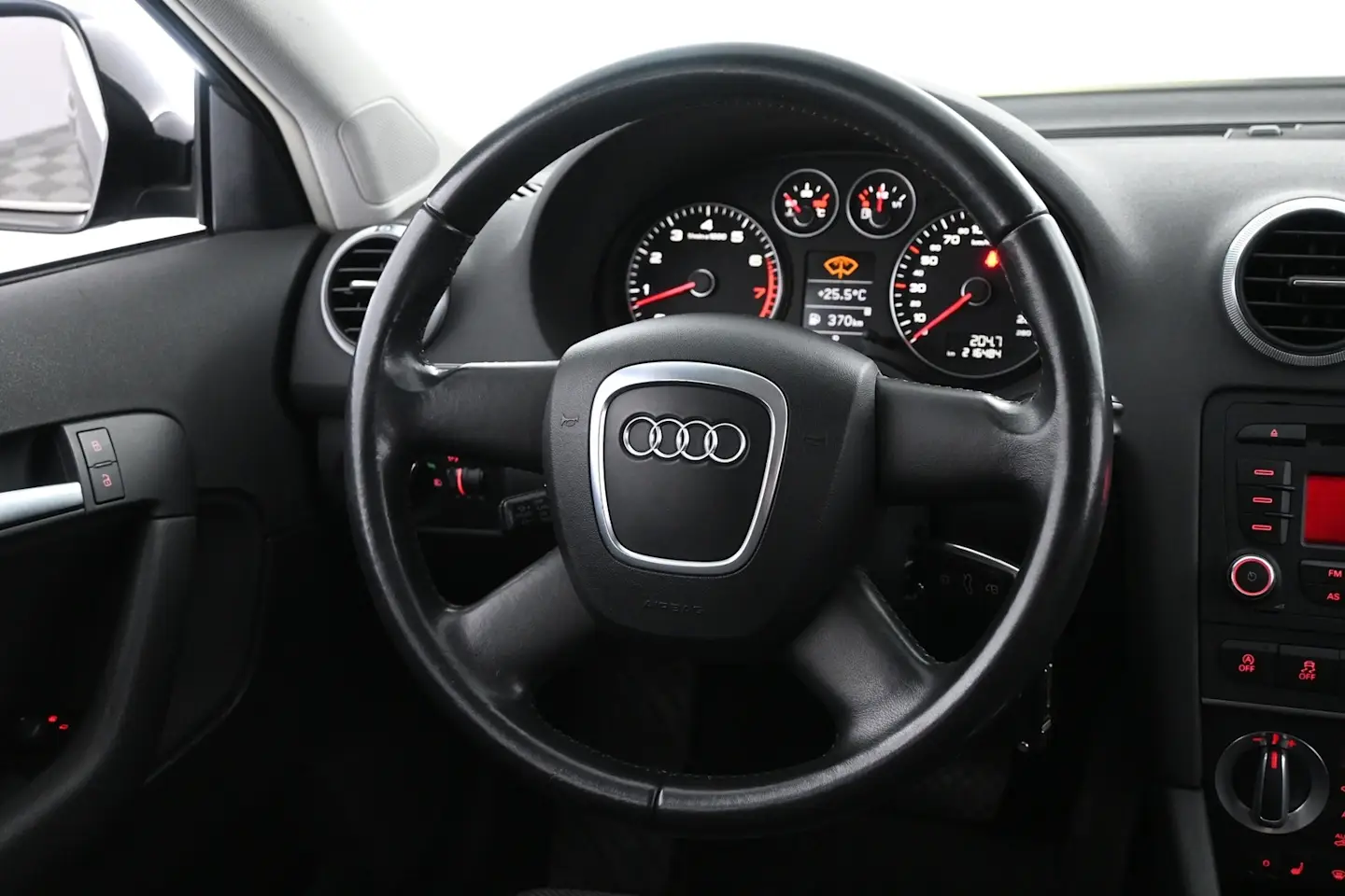 Car Image - 2kCL4xnrn2DbkslX2YoTpR