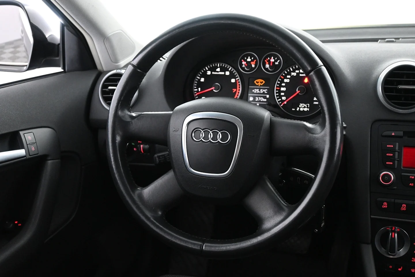 Car Image - 2kCL4xnrn2DbkslX2YoTpR