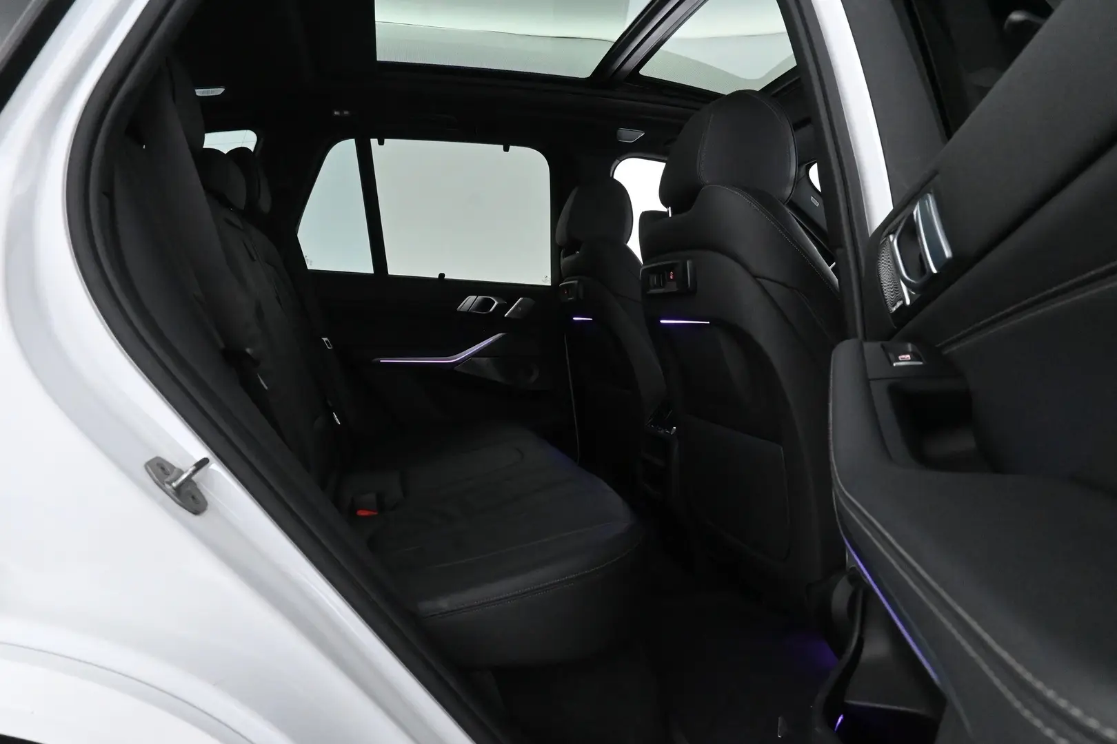 Car Image - Sv62XHijIJm7wCdT6iU6F