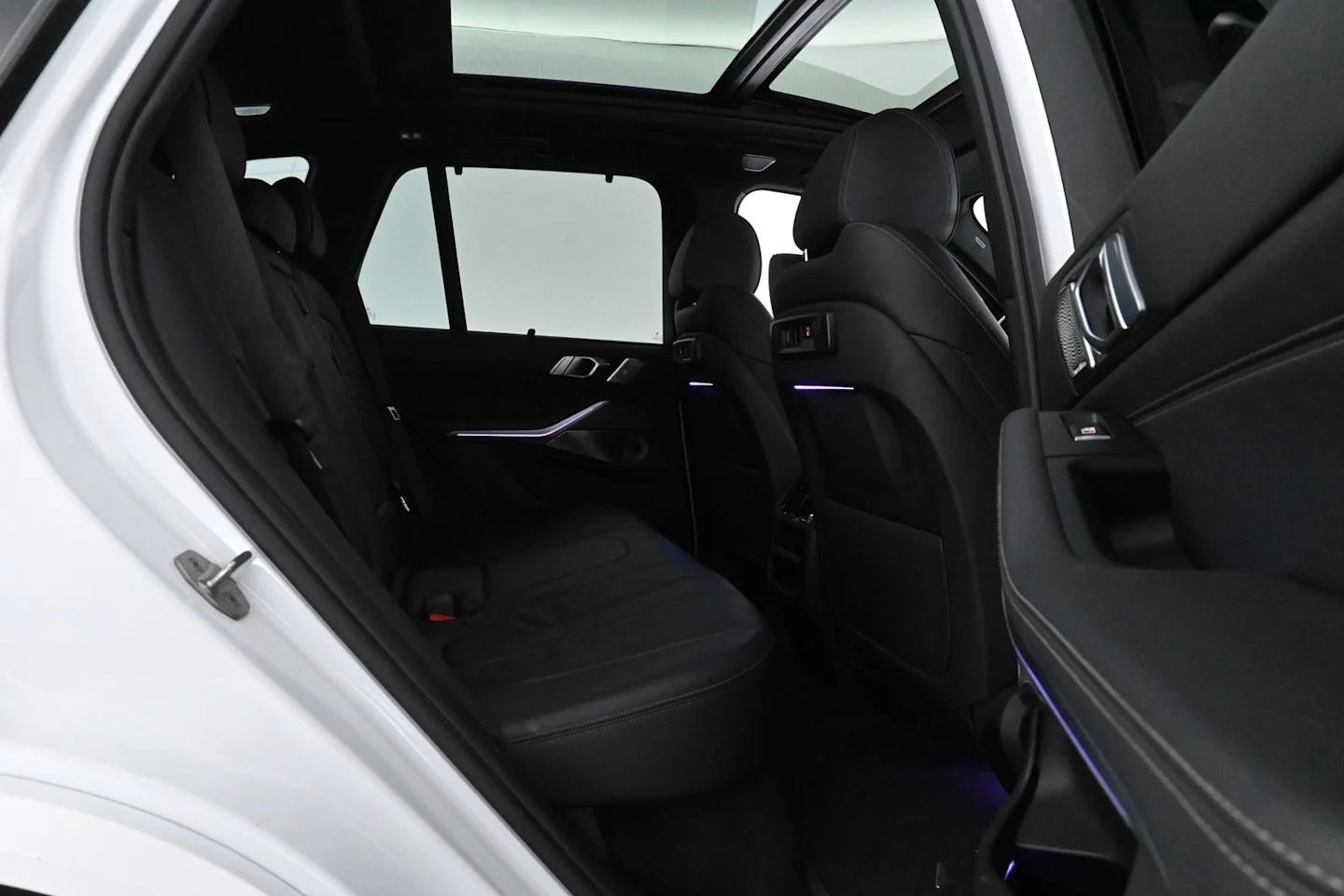 Car Image - Sv62XHijIJm7wCdT6iU6F