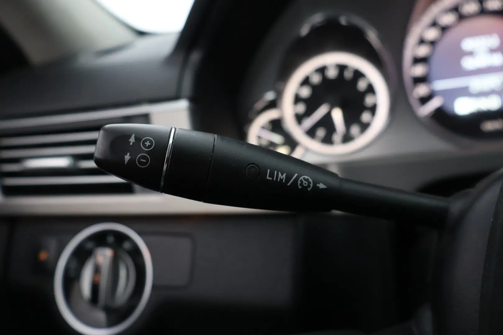 Car Image - gy1u4SJdgv4gF8thdclPm