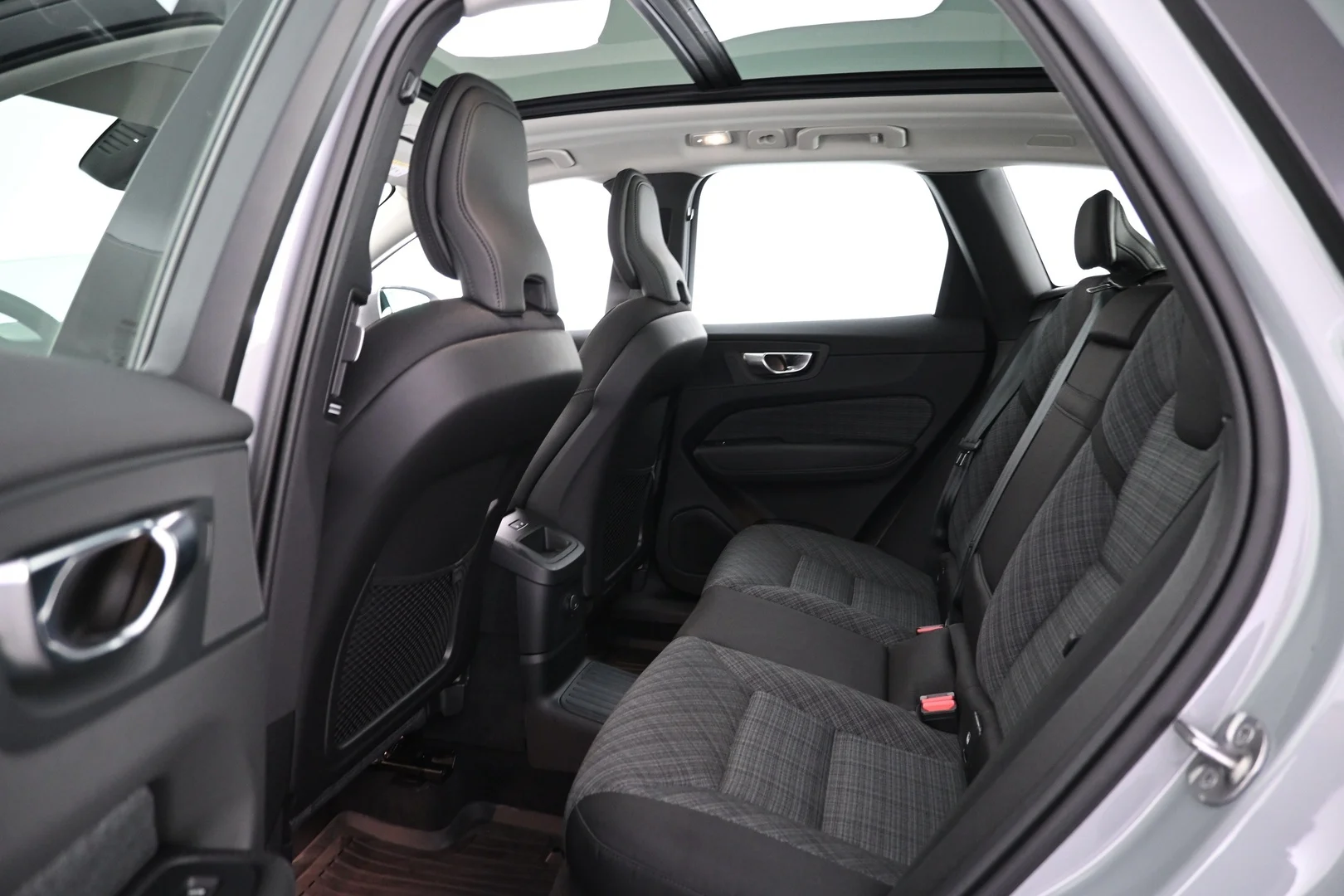Car Image - 39lphmY5GKgzL99d33mx90