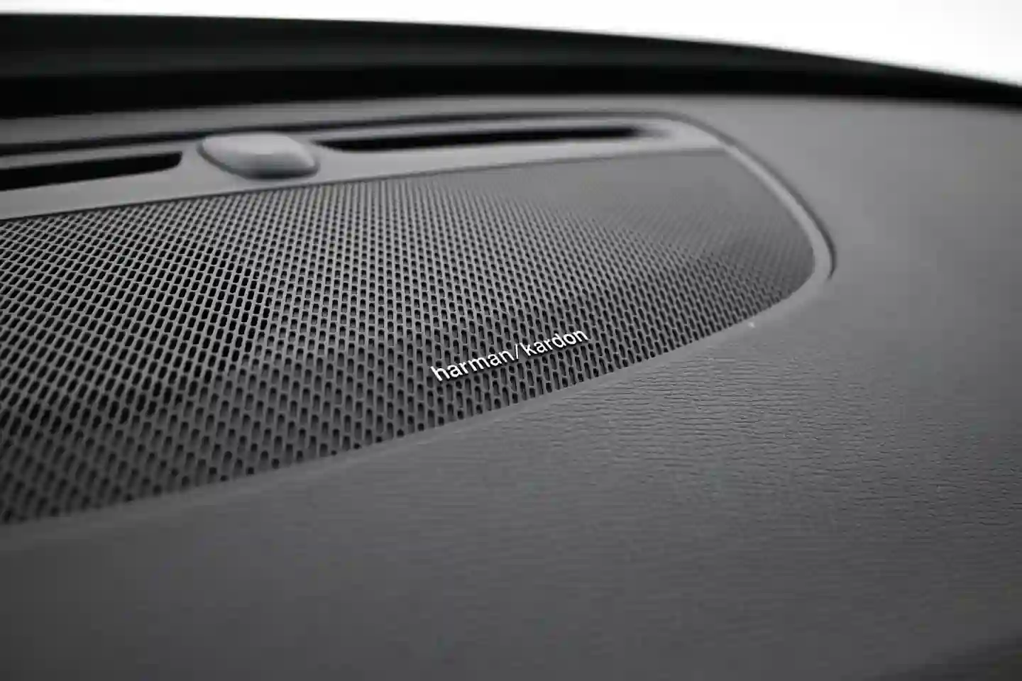 Car Image - 5JlvR56cpBzM5cDSRKoZrt