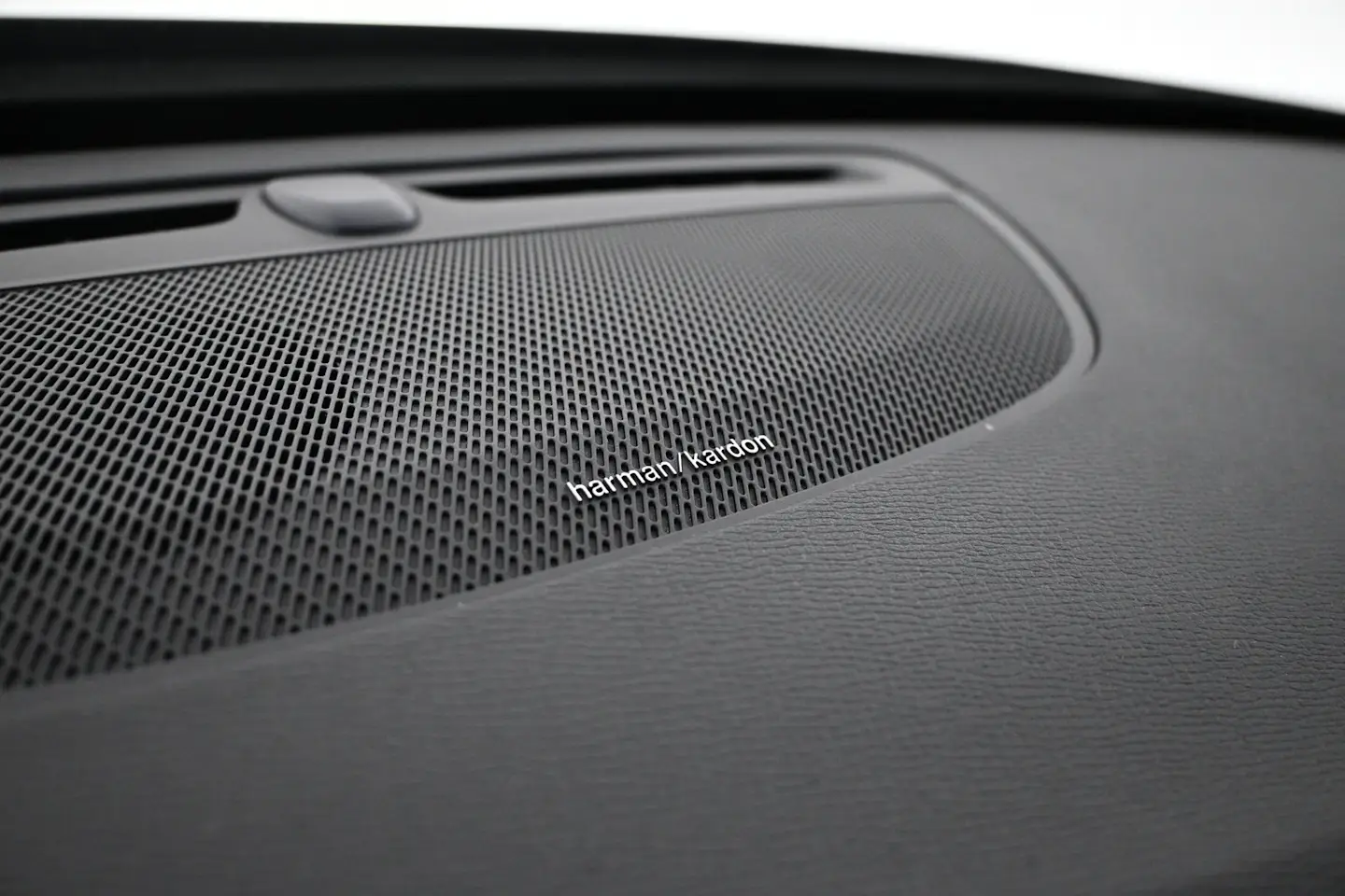 Car Image - 5JlvR56cpBzM5cDSRKoZrt