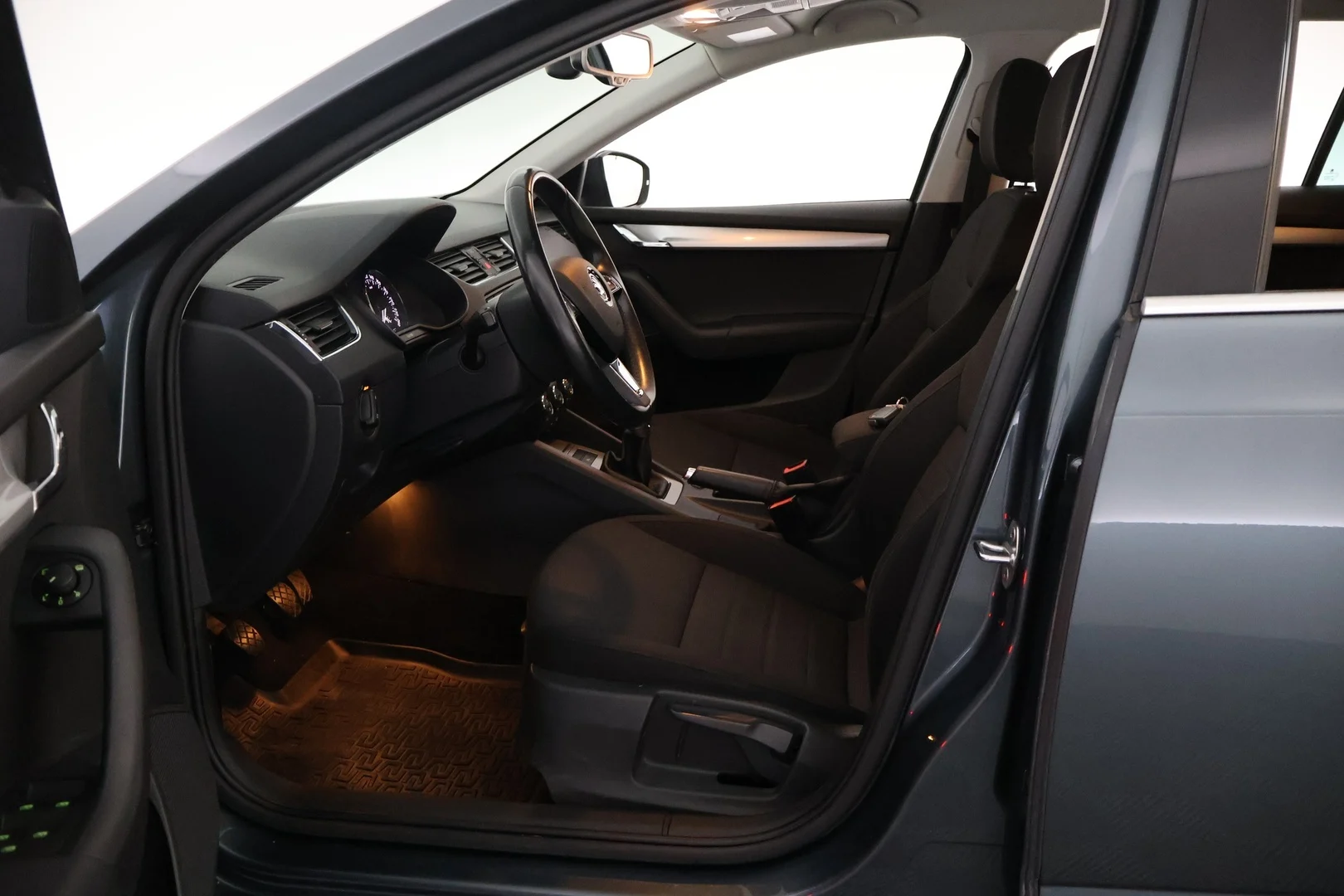 Car Image - 6HFtShTMUxTkE2Ogh93y14
