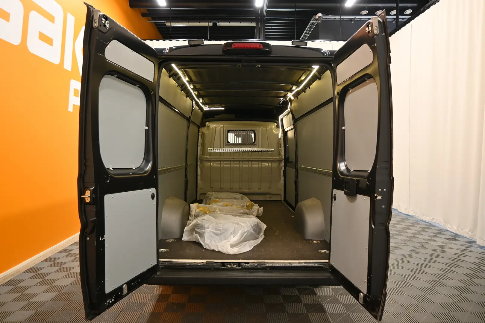 Car Image - 6jAIzXq00DfMlUkCnuwb3I