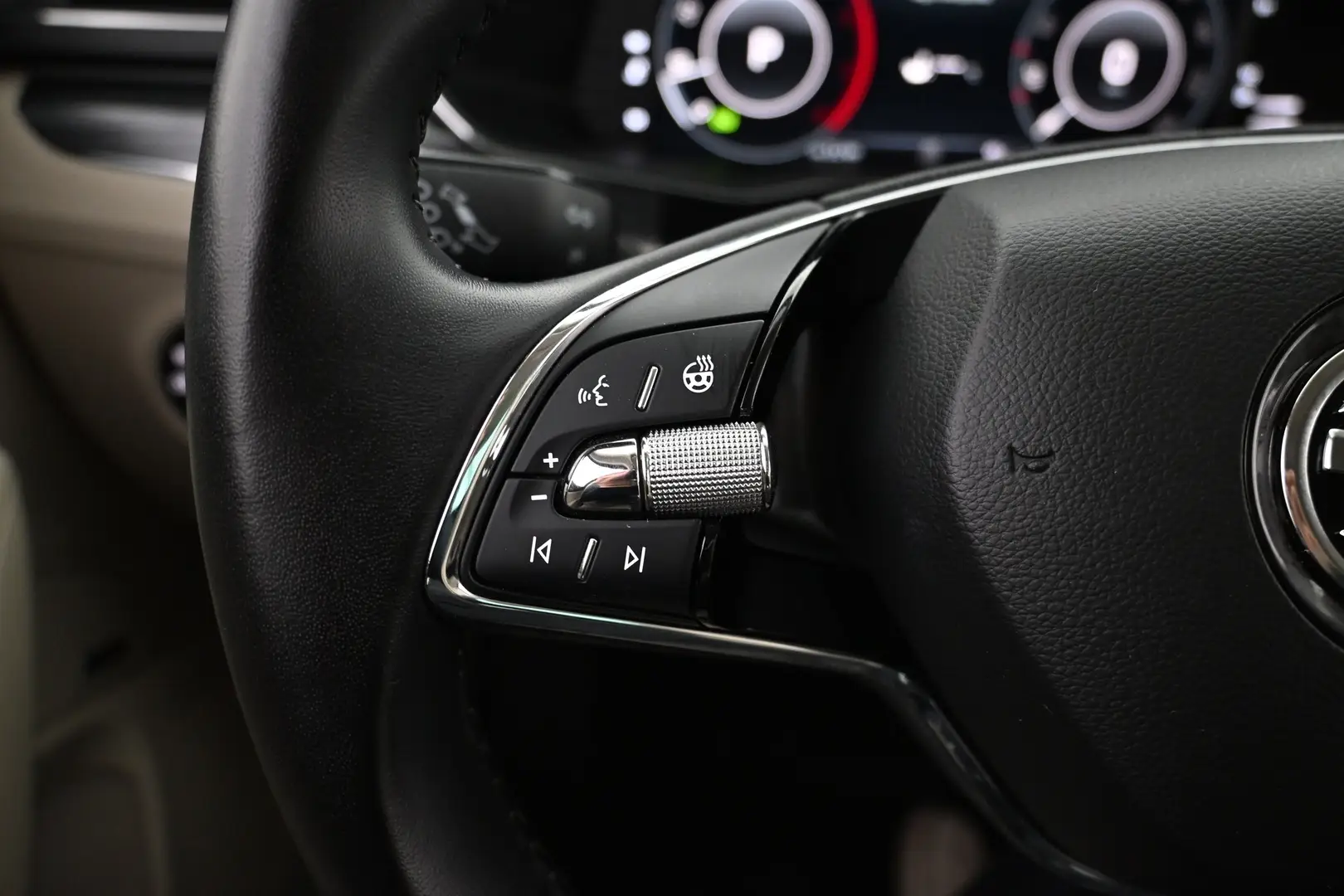 Car Image - 2sfBEFXzBDiBLKB4q5M40j