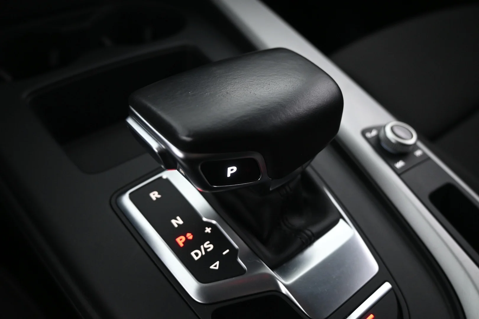 Car Image - 3P9JccJCkTEMR4Q6Z7bO7w