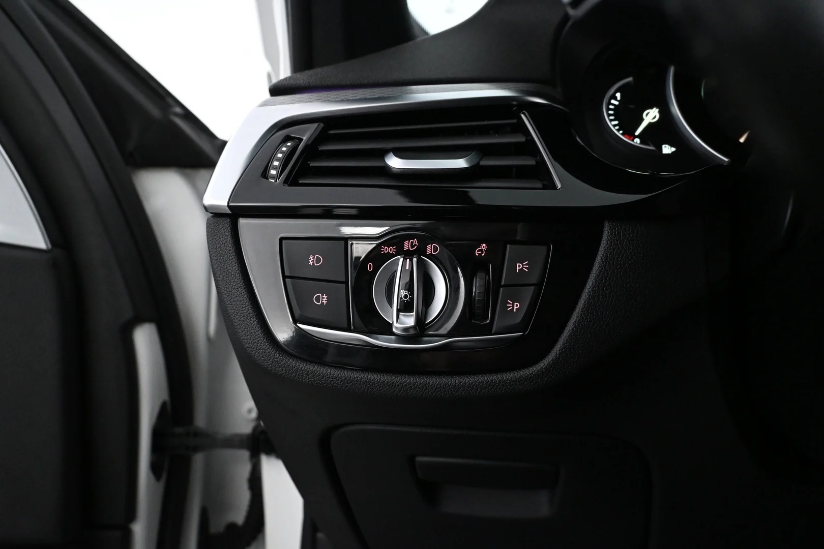 Car Image - 6lMkGlW8FWNLtnmjruAW0H