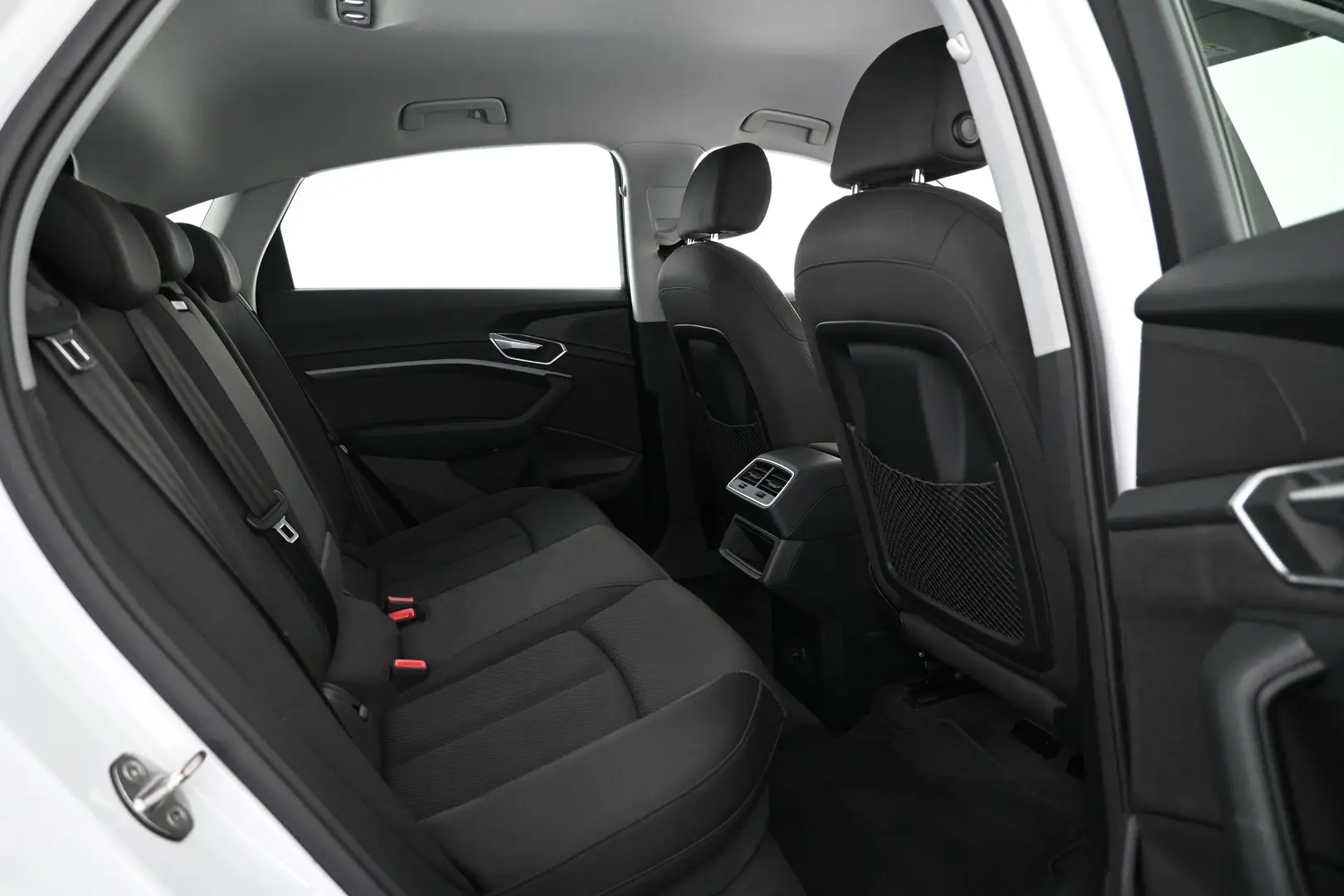 Car Image - 6llDr0O4cYsOYegXKb1o3O