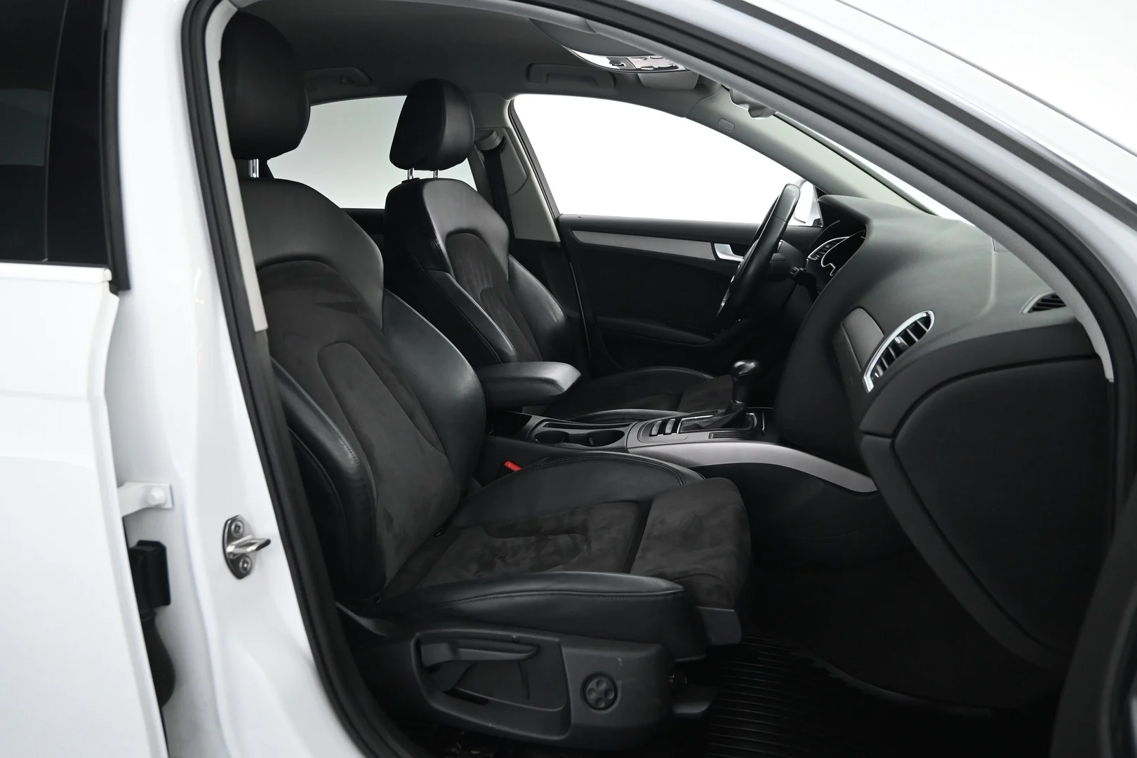 Car Image - 2Mq2t5eMUVchLxQ04ONmv3