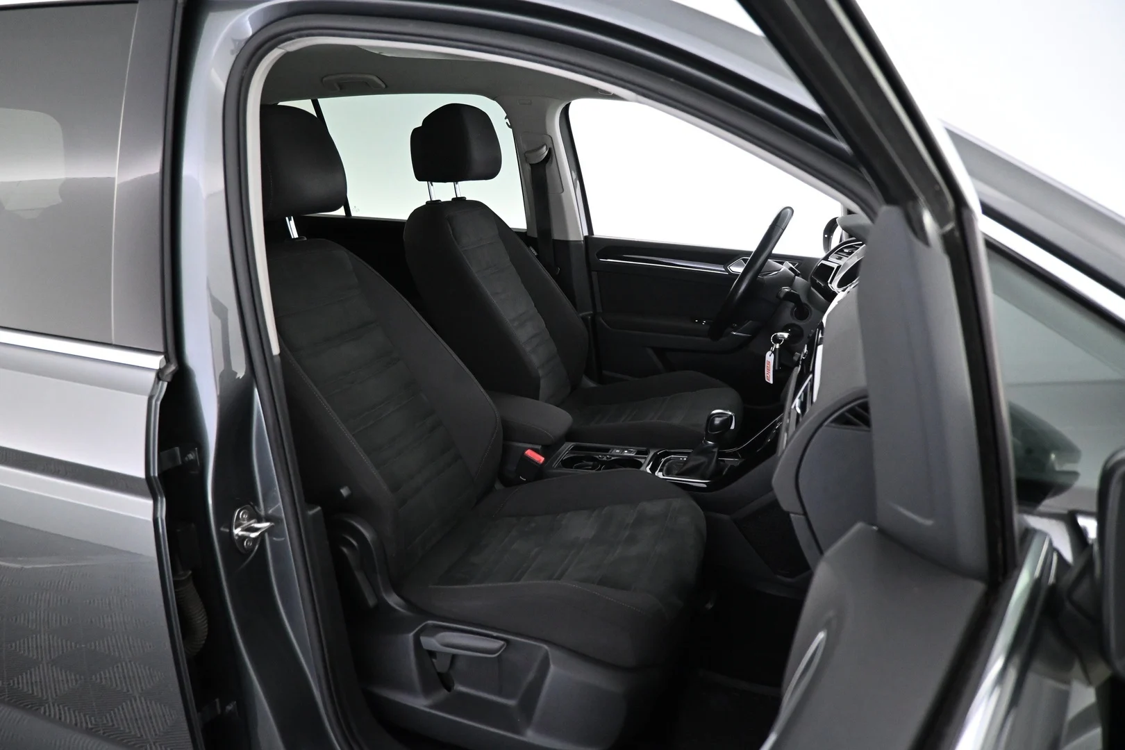 Car Image - 1kAdFvx1DzSR9udCC7TBj9