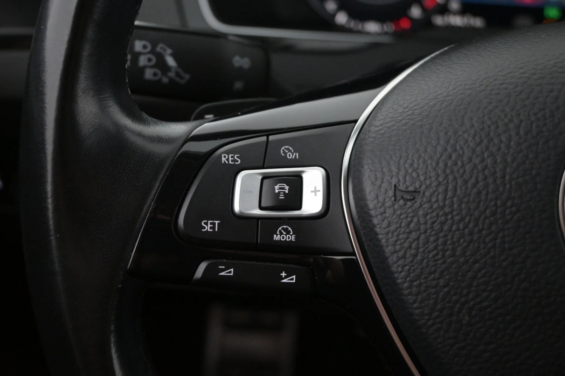 Car Image - 2uSetRmLrhgu4jQWtjDbEV