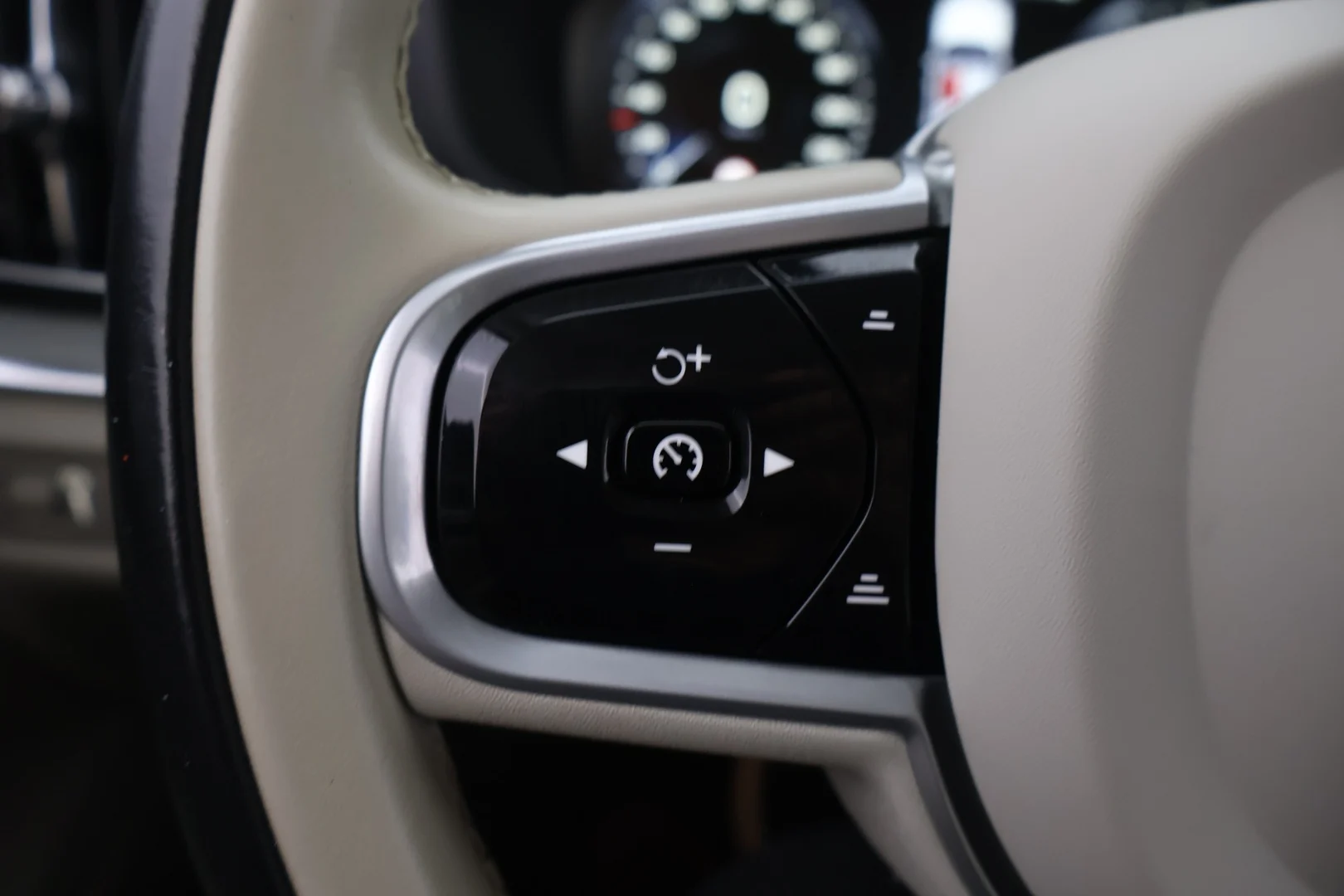 Car Image - 4eq9DvuzFt5uG0Tt1i15BB