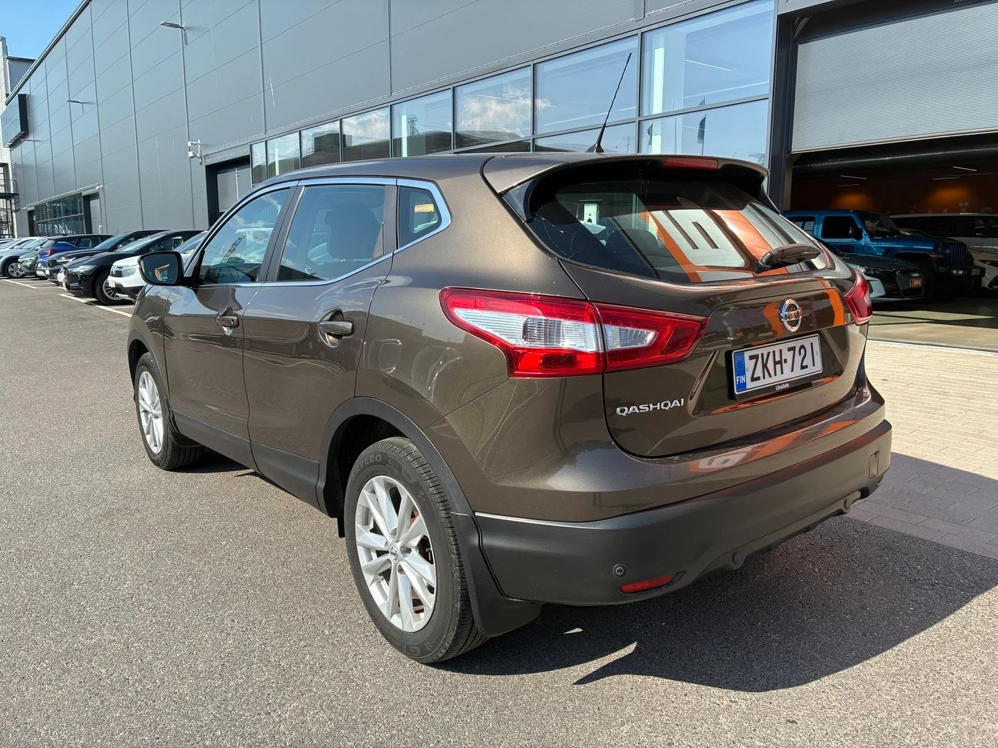 Car Image - 7l2MUxzMMZWmWiRGr6okj6