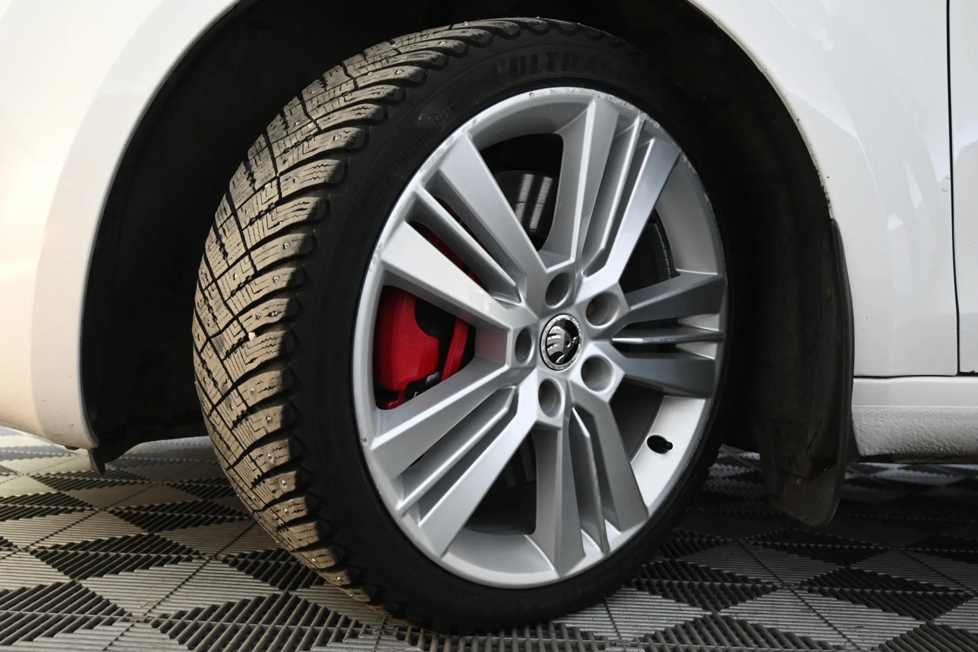Car Image - 5iLkLB9NDhx3o2EfdumDFg