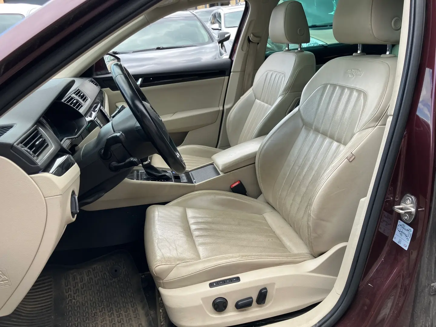 Car Image - 23H9qsrbWt8KR9lF5NHhhM