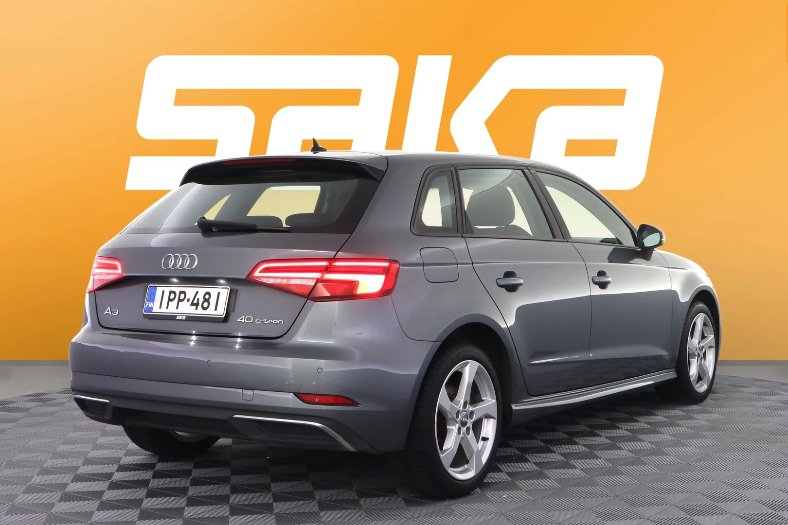 Car Image - 4Q2I3O1SQTlZPGtwA0slb2