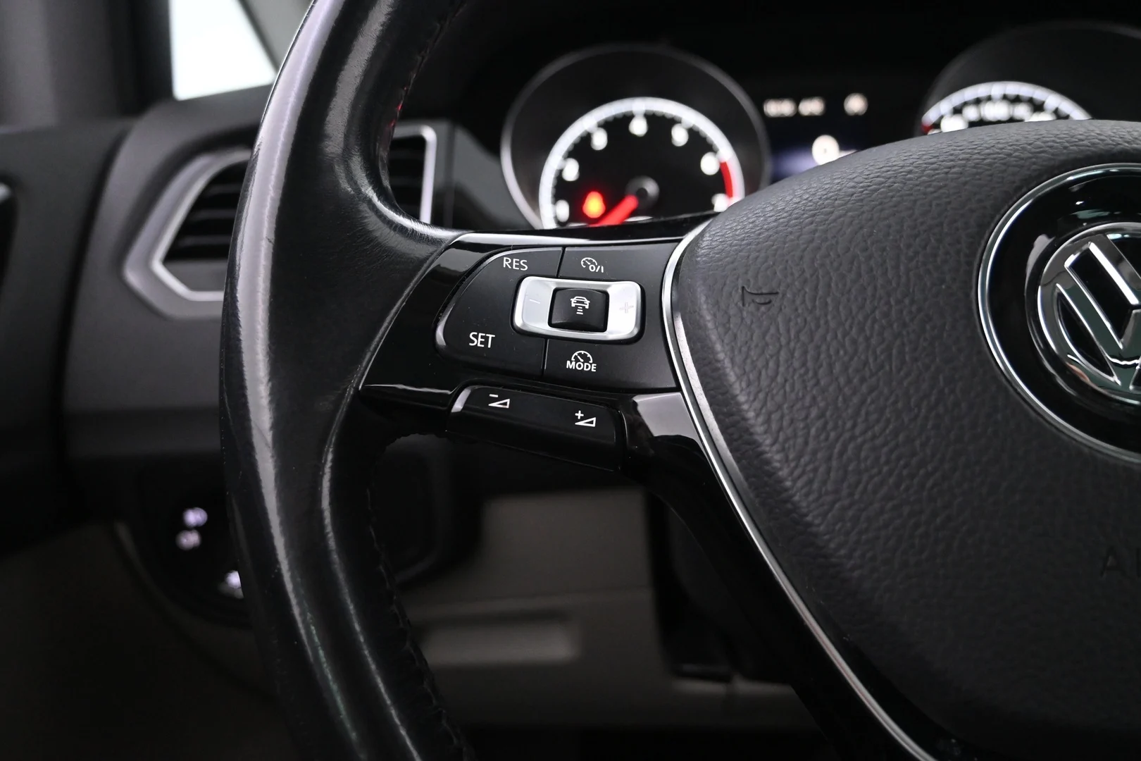 Car Image - 6s6vNYw9NVnxQjKo5WPxen