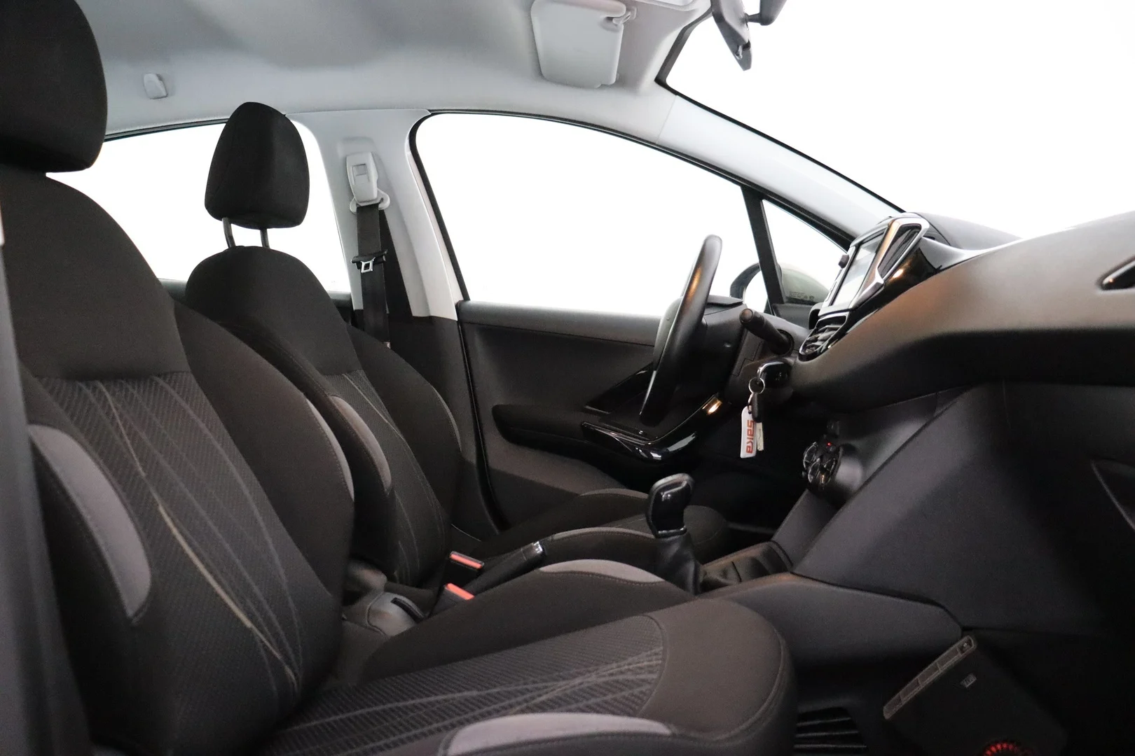 Car Image - 2E029bxfoczV2KDWiZSP5R