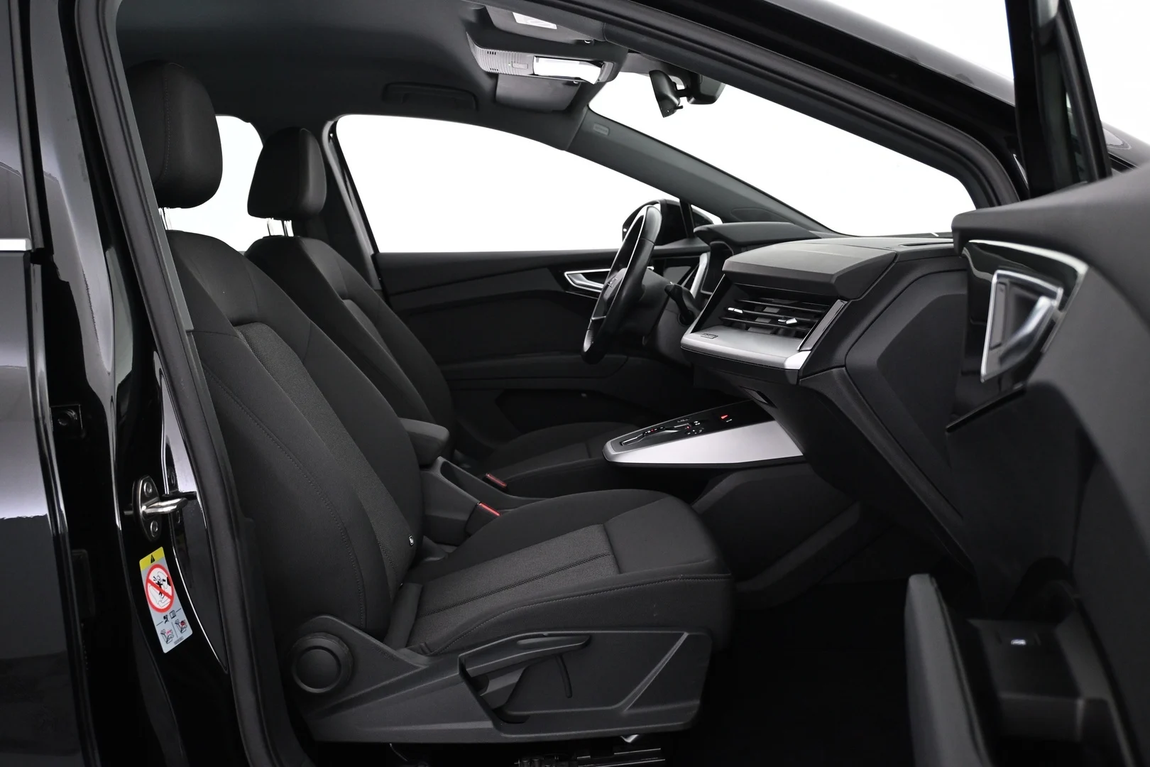 Car Image - 1XMRU0igZClrzPoUaMgIRl