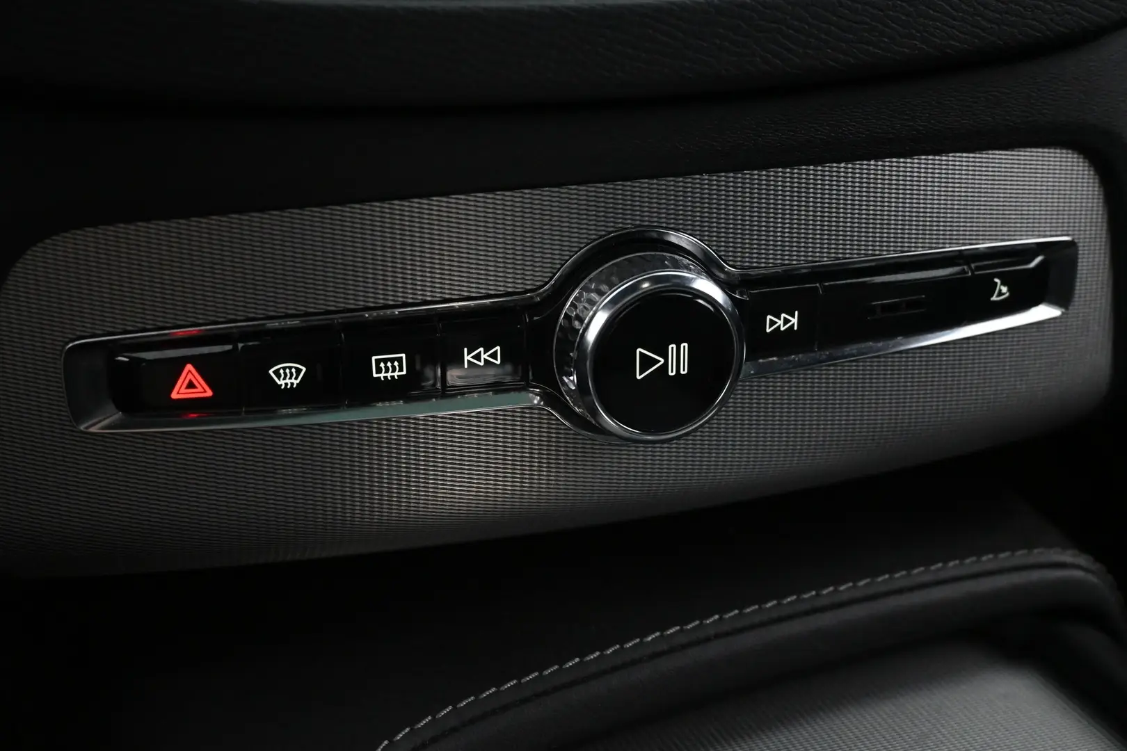 Car Image - 2SsgJc5xlq2Uqx61A9revj