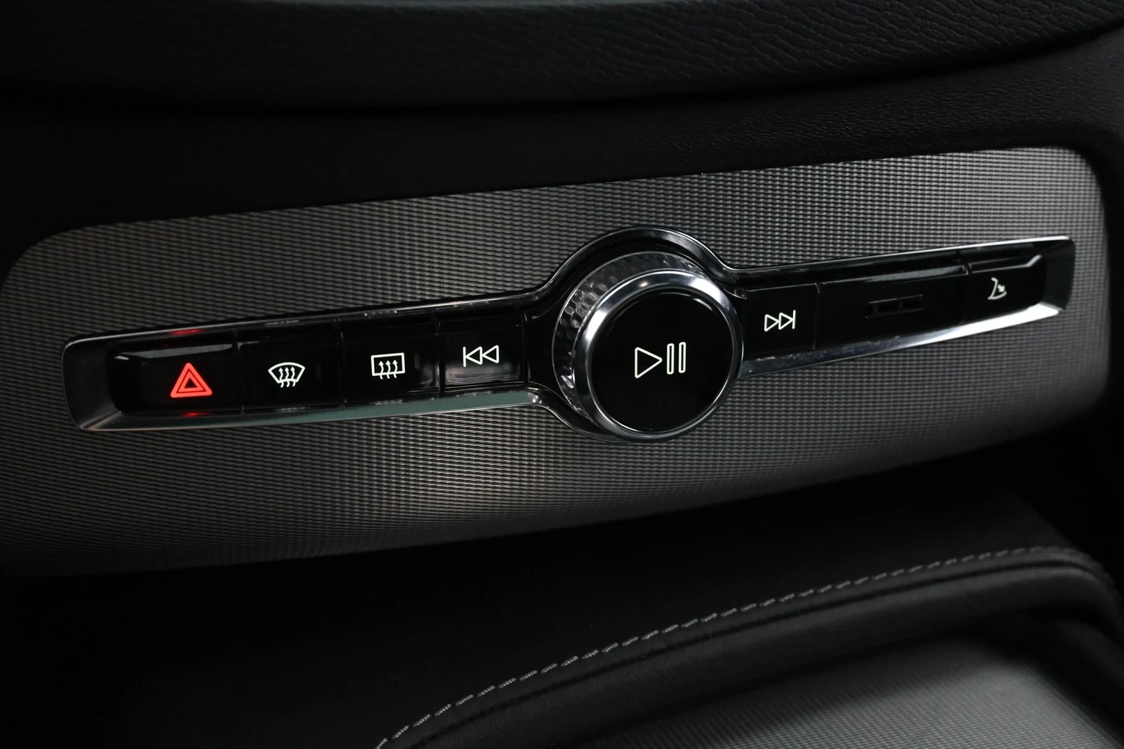 Car Image - 2SsgJc5xlq2Uqx61A9revj
