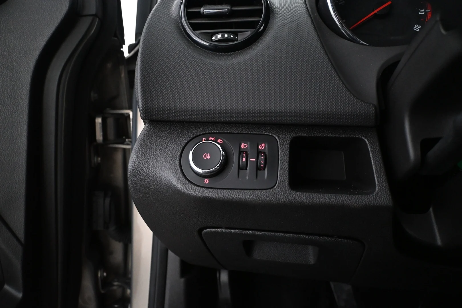 Car Image - 3ErD7zzcaAIS8fYoZ8IV4r