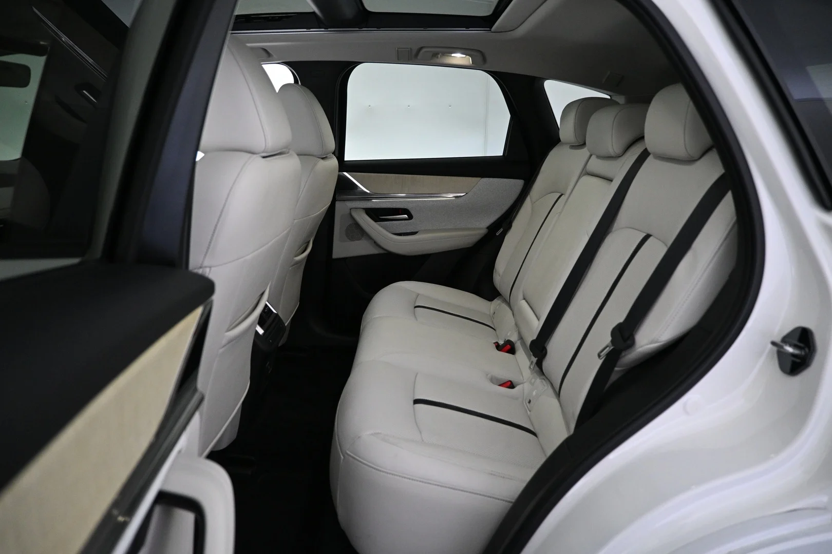 Car Image - 4HxDoZgstX8t1STzhhL6k7