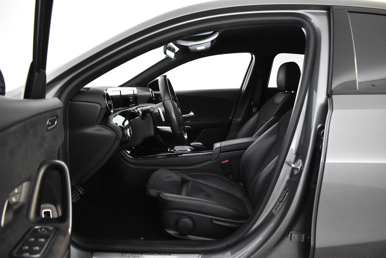 Car Image - 3BJbtpIkvRNr3ySMglDGN7